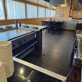 Fujiyama - Mouse in the restaurant eating scraps on the floor. - Japanese Near Me - Salinas, California