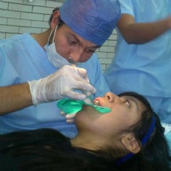 Facultad de Estudios Superiores Zaragoza UNAM - Una de las prácticas de odontología