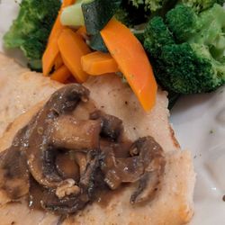 Spumoni Italian Cafe & Pizzeria - Chicken Marsala and steamed vegetables
