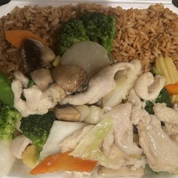 Moo Goo Gai Pan w/ fried rice Moo Goo Gai Pan w/ fried rice