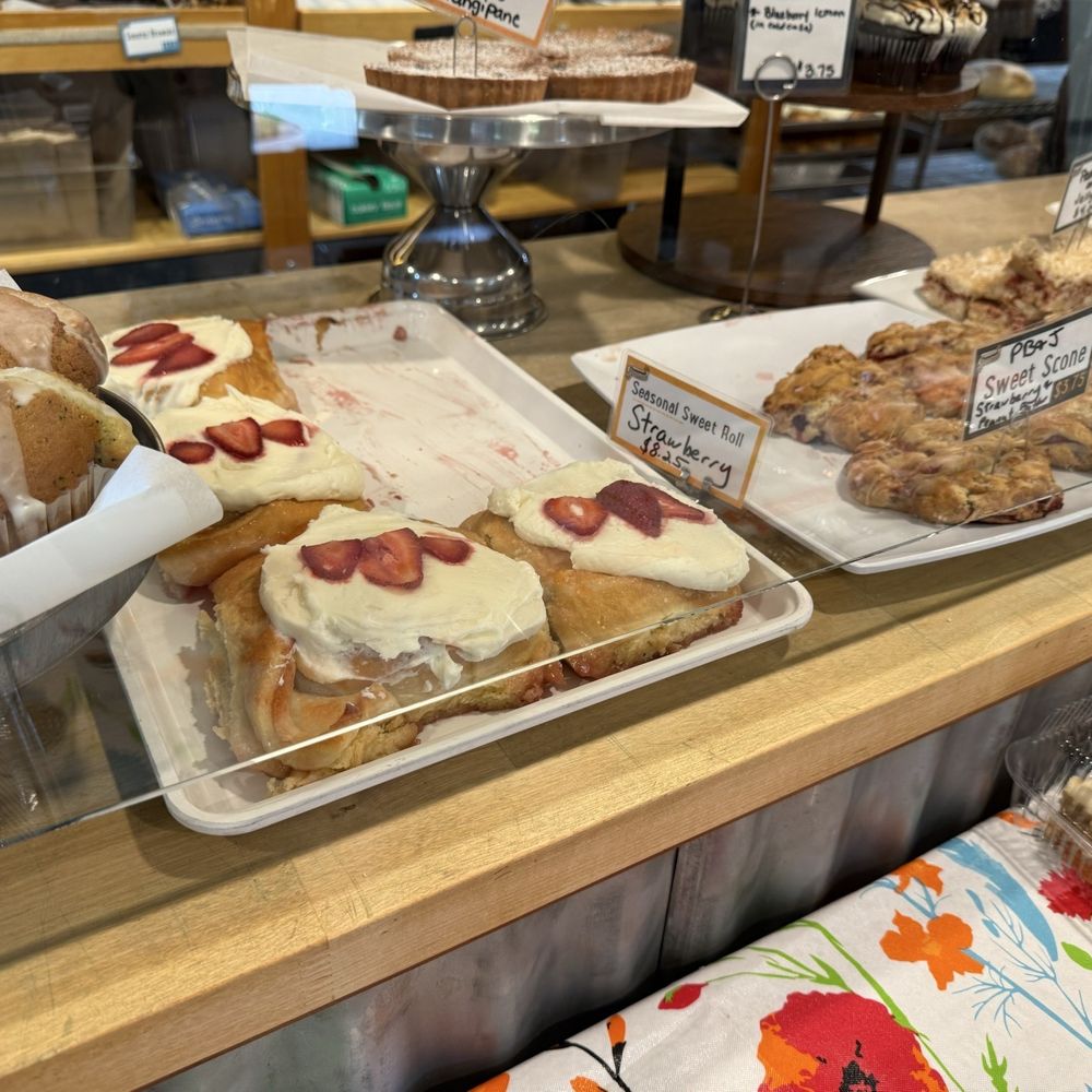 Creswell Bakery - Treats in the case - Breakfast & Brunch Near Me - Creswell, Oregon
