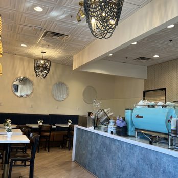 Horizon Shine - Indoor Seating Area - Coffee & Tea Near Me - Henderson, Nevada
