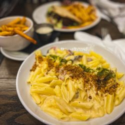 Mox Boarding House - Portland - Tavern Mac n Cheese with added Bacon and gluten free noodles.