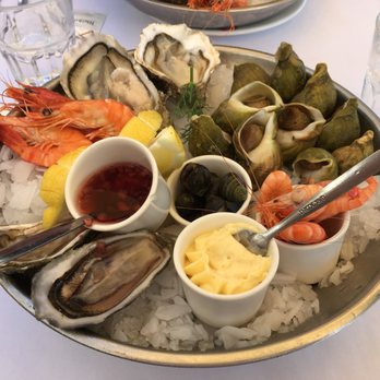 La Licorne - Assiette du Peschuer  - oysters, shrimp, whelks and winkles. - Creperies Near Me - St Malo, 35