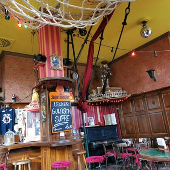 Alte Liebe - Fischernetz, Trapez, Klavier, Samt-Stühle und - Sofa, Jägermeister und Gulasch - Cocktail Bars Near Me - Frankfurt, HE Alte Liebe - Fischernetz, Trapez, Klavier, Samt-Stühle und - Sofa, Jägermeister und Gulasch - Cocktail Bars Near Me - Frankfurt, HE