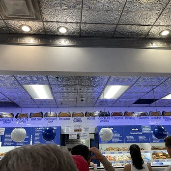 Mike's Pastry - Cannoli options across the wall - Bakeries Near Me - Boston, Massachusetts Mike's Pastry - Cannoli options across the wall - Bakeries Near Me - Boston, Massachusetts