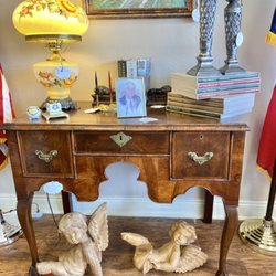 Camelot Manor Antiques & Decorative Arts