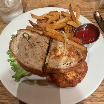 The Ginger Man - Crispy Chicken Paillard Sandwich - New American Near Me - Greenwich, Connecticut
