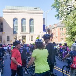 Newark Bike Tour - Newark Museum stop