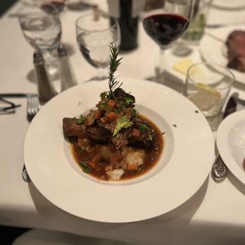 Vintage Press - Braised short rib - American Near Me - Visalia, California Vintage Press - Braised short rib - American Near Me - Visalia, California