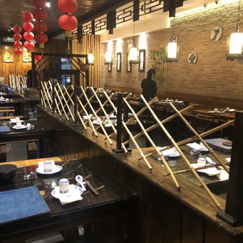 Mountain House - Inside decor - Szechuan Near Me - Queens, New York