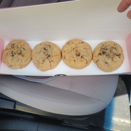 4 chocolate chip cookies instead of the variety I had asked for