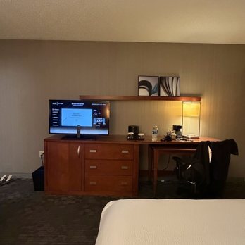 Courtyard by Marriott Waterbury Downtown - TV - Hotels Near Me - Waterbury, Connecticut