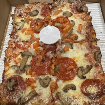 Jet's Pizza - Pizza Near Me - Phoenix, Arizona