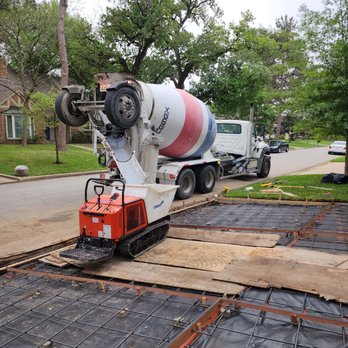 AB Concrete - Driveway during pour - Masonry/Concrete Near Me