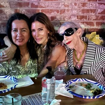 The Oaks Tavern - Me & my girls: Rosie and Nikki - Karaoke Near Me - Sherman Oaks, California
