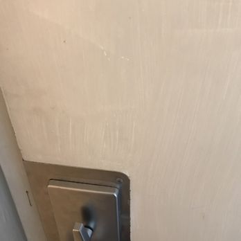 Capitola Beach Suites - Gross paint job - Hotels Near Me - Capitola, California