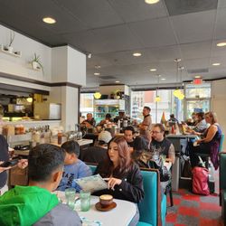 The Daily Feast - Always a crowd for Breakfast at The Daily Feast.