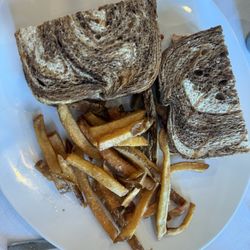 Lexington Square Cafe - Corned Beef Reuben