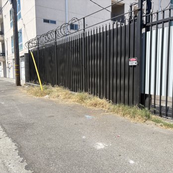 John’s Yard Clean-Up Service - Landscaping Near Me