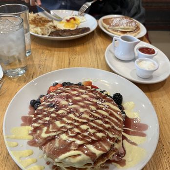 Wildberry Pancakes and Cafe - Pancakes Near Me - Chicago, Illinois Wildberry Pancakes and Cafe - Pancakes Near Me - Chicago, Illinois