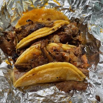 Tacos & Mariscos El Parque - Tacos Al Pastor. - Mexican Near Me - Gardena, California