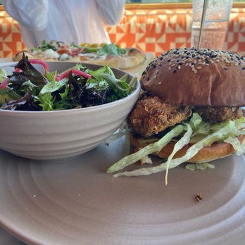 Monarch Ocean Pub - Chicken sandwich - Gastropubs Near Me - Del Mar, California