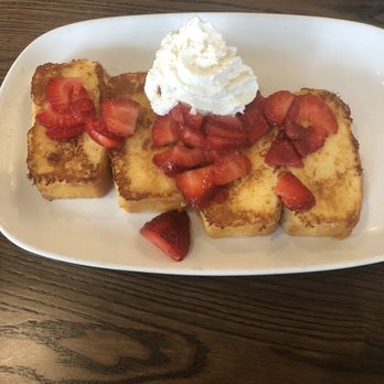 Another Broken Egg Cafe - Strawberry pound cake French toast - Cafes Near Me - Lake Mary, Florida