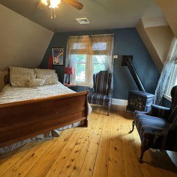 Red Elephant Inn Bed & Breakfast - Sleeping space - Bed & Breakfast Near Me - North Conway, New Hampshire Red Elephant Inn Bed & Breakfast - Sleeping space - Bed & Breakfast Near Me - North Conway, New Hampshire