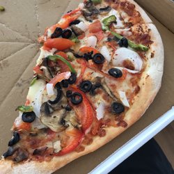 Farca's Pizza - Die Pizza war natürlich noch Vollständig als ich sie bekommen habe