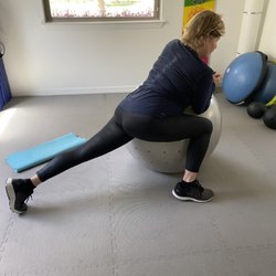 Super Girl Fitness - Getting a great hamstring stretch with Dara's guidance