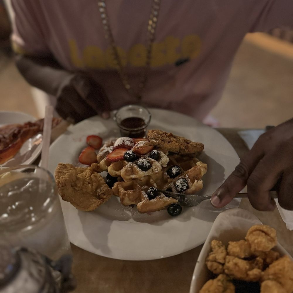 Loud House Buffalo - Chicken and waffles - Breakfast & Brunch Near Me - Buffalo, New York Loud House Buffalo - Chicken and waffles - Breakfast & Brunch Near Me - Buffalo, New York
