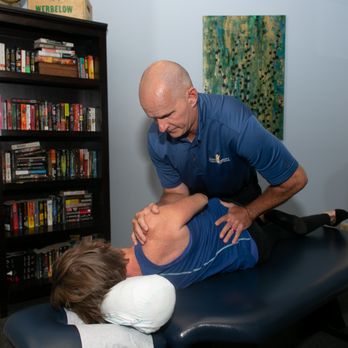 Active Mobility Chiropractic Rehabilitation Group - Dr Werbelow treating a patient - Chiropractors Near Me - Vista, California Active Mobility Chiropractic Rehabilitation Group - Dr Werbelow treating a patient - Chiropractors Near Me - Vista, California
