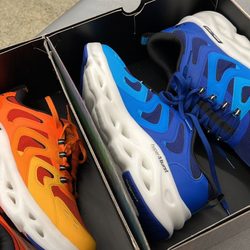 SKECHERS Warehouse Outlet - Friend buying