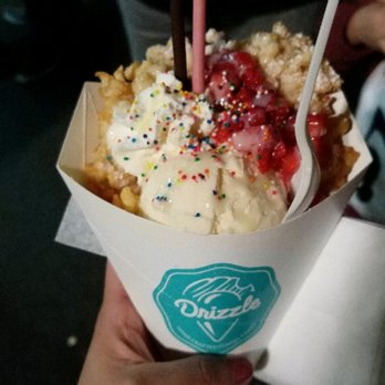 Drizzle - Strwberry delight  (got vanilla instead of strawberry icecream) - Desserts Near Me