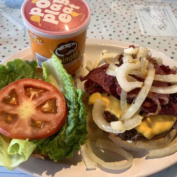 Diamond Lake Junction Cafe & Quick Mart - Diners Near Me - Chemult, Oregon