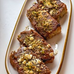 Fred - Focaccia special (with date puree, goat cheese and pistachios)