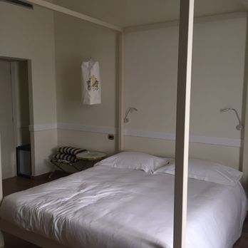 Hotel Kraft - Bedroom - Hotels Near Me - Florence, FI