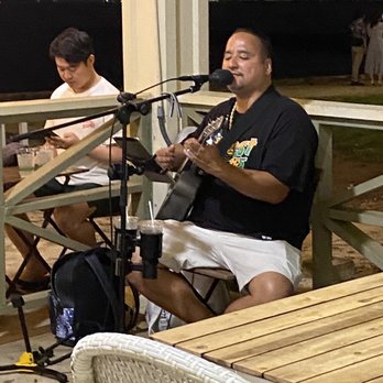 Barefoot Beach Cafe - Local musician - Breakfast & Brunch Near Me - Honolulu, Hawaii