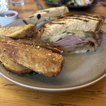 Brick Farm Tavern - Cuban Sandwich - Cocktail Bars Near Me - Hopewell, New Jersey