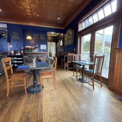 Old Abalone Pub - Cozy dining room.