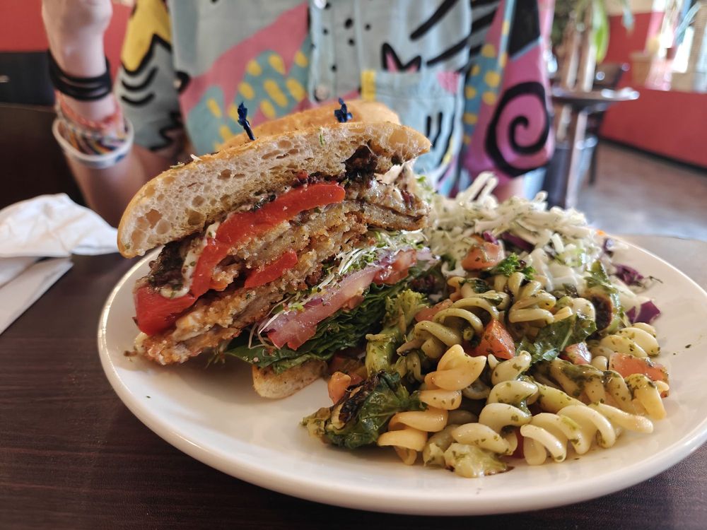 Earth Bistro Cafe