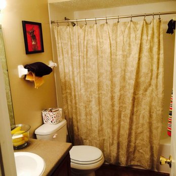 Moncler Huntington - Large Two Bedroom Guest Bathroom - Apartments Near Me - Jacksonville, Florida Moncler Huntington - Large Two Bedroom Guest Bathroom - Apartments Near Me - Jacksonville, Florida