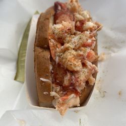 Luke's Lobster Newport - Hot lobster roll