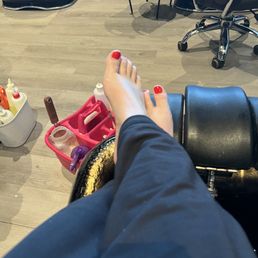 My cute toes that my girl did great on!! My cute toes that my girl did great on!!