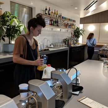 Houndstooth Coffee - Barista at work - Coffee & Tea Near Me - Austin, Texas