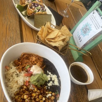 Tocaya Modern Mexican - Chicken Tinga fajita bowl with Corn, chips and Salsa, and mahi-mahi tacos - Mexican Near Me - Burbank, California Tocaya Modern Mexican - Chicken Tinga fajita bowl with Corn, chips and Salsa, and mahi-mahi tacos - Mexican Near Me - Burbank, California