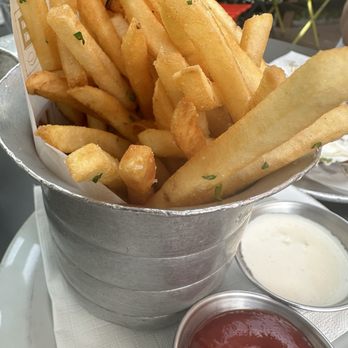 Basin 141 - Excellent fries - Pubs Near Me - Montrose, California