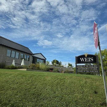 Weis Vineyards - Wine Tasting Room Near Me - Hammondsport, New York Weis Vineyards - Wine Tasting Room Near Me - Hammondsport, New York