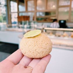 Mari Bakeshop - Matcha choux